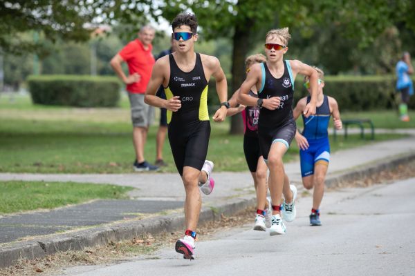 140925-triatlon-finale-fotke-2-dio-triatlonfinale392-jura-14092540114F16-AD96-4CD7-1908-5C95BFEF1C50.jpg